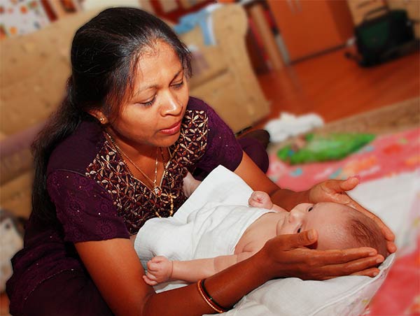 Sangita az indiai babamasszázs oktató története
