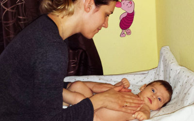 Hogy könnyebben menjen a pukizás a kisbabáknak – baba puki