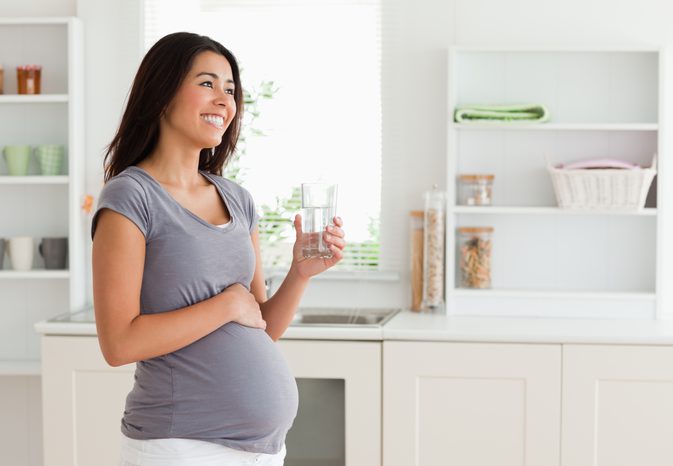 Mennyi vizet igyon a kismama a terhesség alatt?